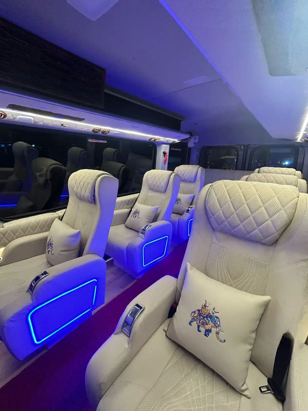 9 Seater Force Urbania on Rent in Delhi